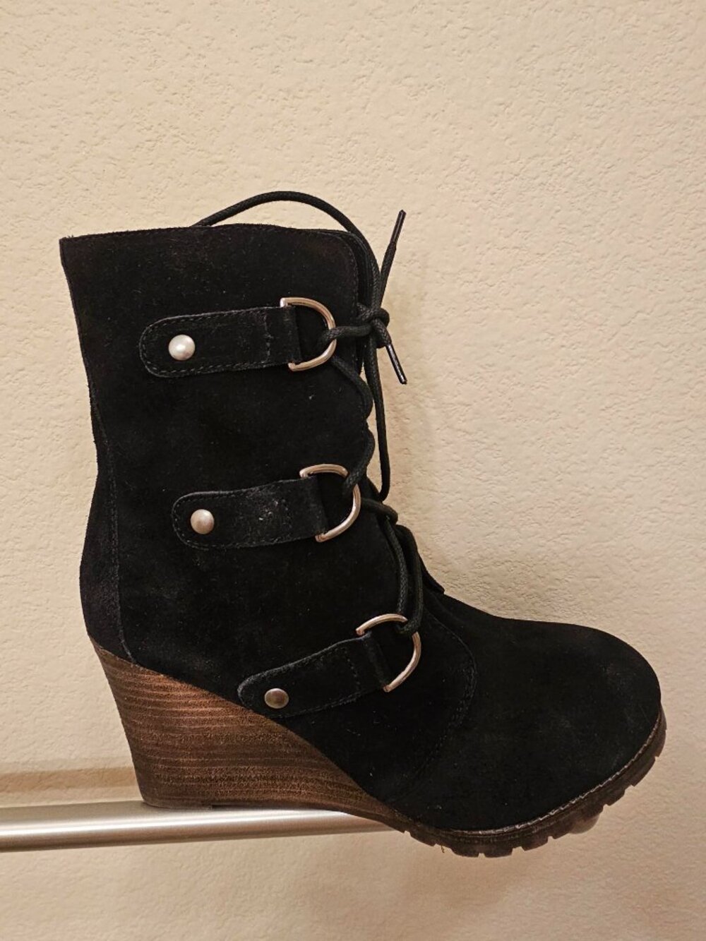 NWT Diba Size 9.5 Black Wedge Lace Up Boots